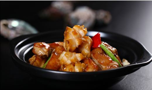 黑虎掌菌鮑魚燜三黃雞